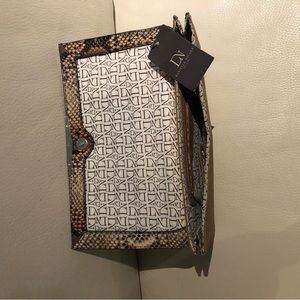 Danielle Nicole/New York; Natural Austin Clutch; tag still on; never used